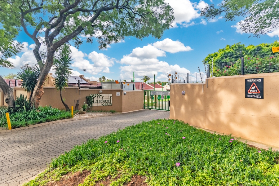 3 Bedroom Property for Sale in Little Falls Gauteng