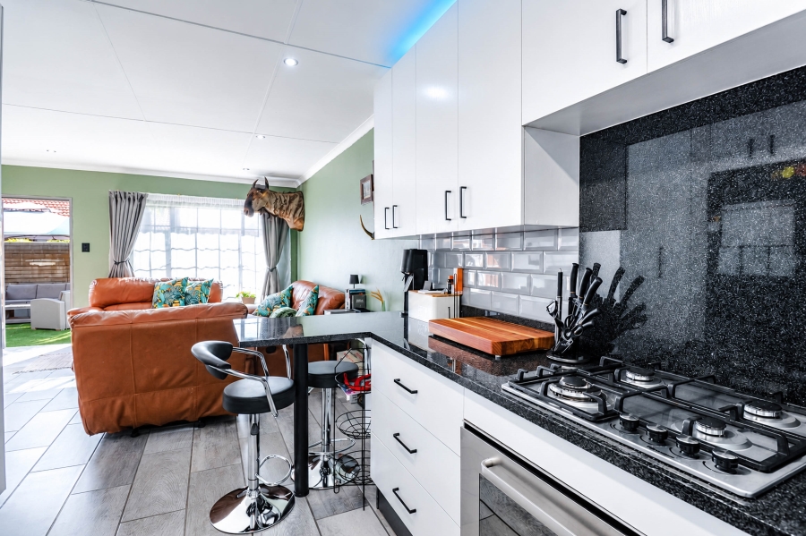 2 Bedroom Property for Sale in Pierre Van Ryneveld Gauteng
