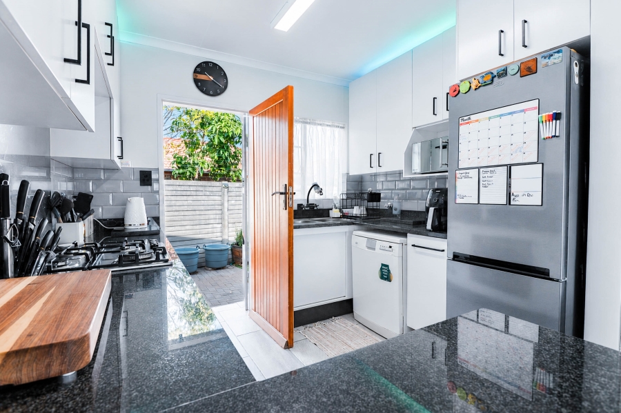 2 Bedroom Property for Sale in Pierre Van Ryneveld Gauteng