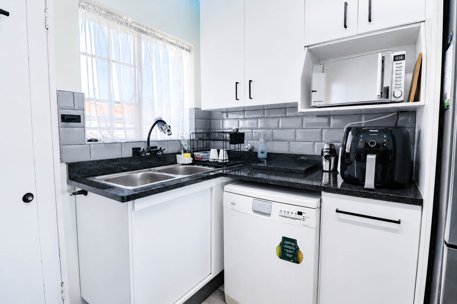 2 Bedroom Property for Sale in Pierre Van Ryneveld Gauteng