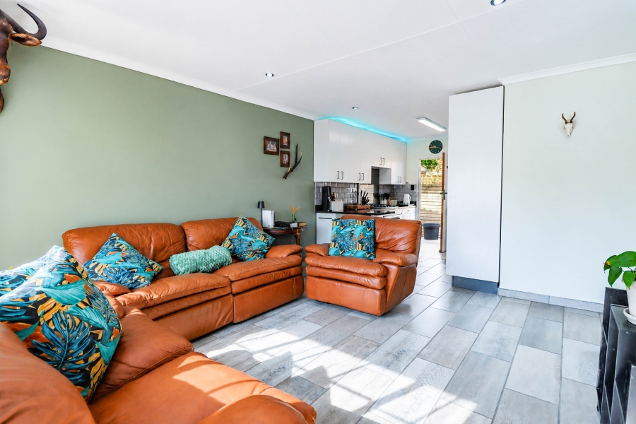 2 Bedroom Property for Sale in Pierre Van Ryneveld Gauteng
