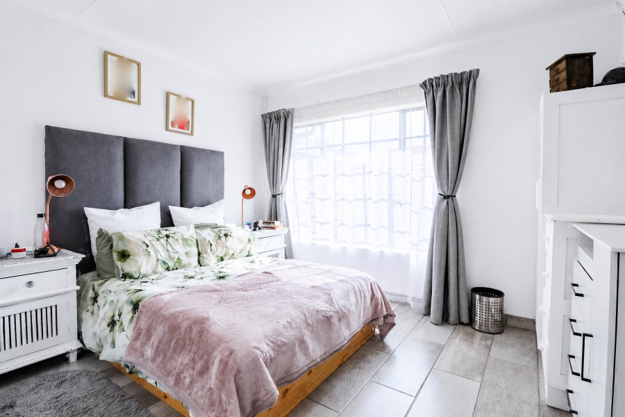 2 Bedroom Property for Sale in Pierre Van Ryneveld Gauteng