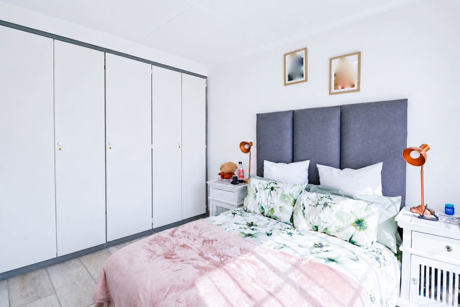 2 Bedroom Property for Sale in Pierre Van Ryneveld Gauteng