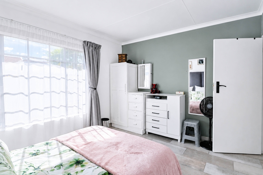 2 Bedroom Property for Sale in Pierre Van Ryneveld Gauteng