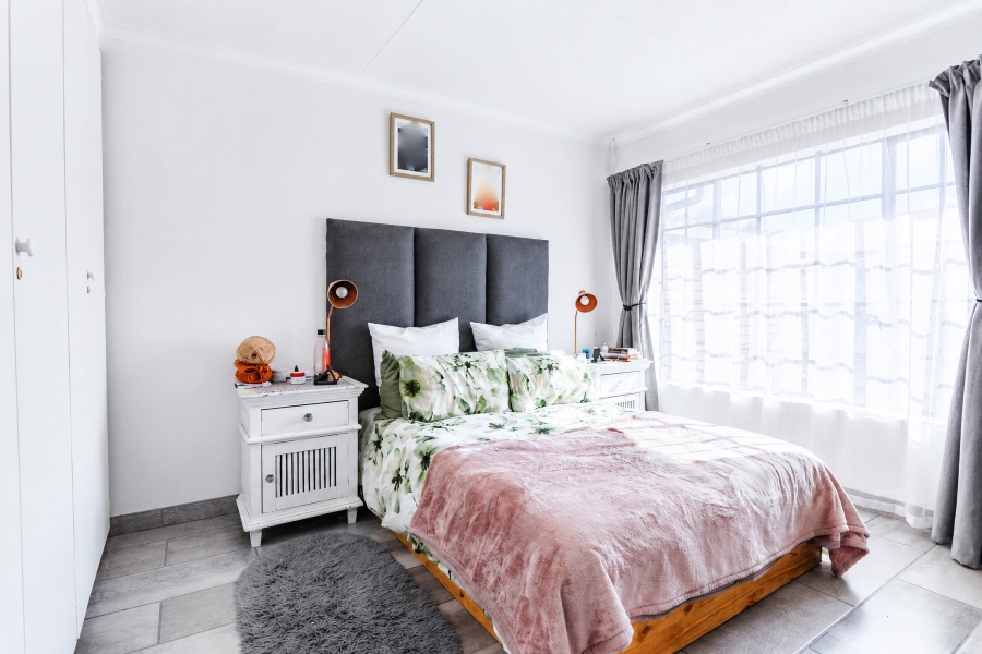 2 Bedroom Property for Sale in Pierre Van Ryneveld Gauteng