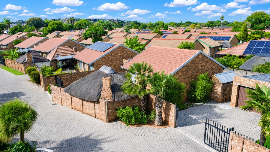 2 Bedroom Property for Sale in Pierre Van Ryneveld Gauteng