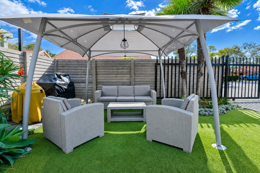 2 Bedroom Property for Sale in Pierre Van Ryneveld Gauteng