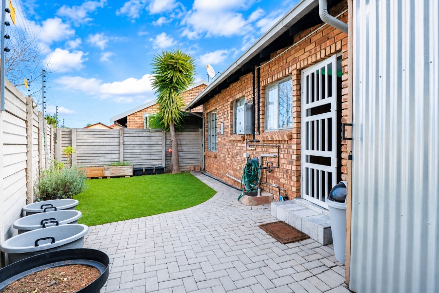 2 Bedroom Property for Sale in Pierre Van Ryneveld Gauteng