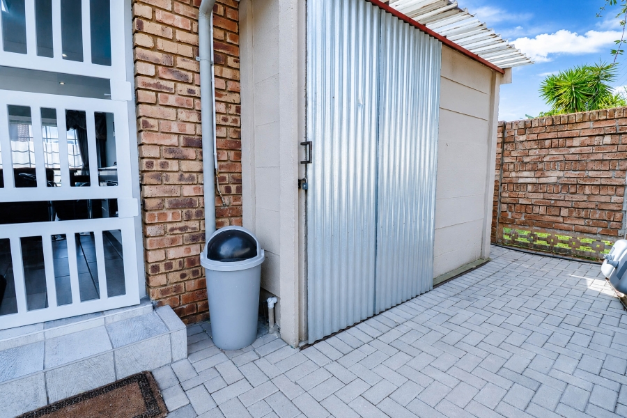 2 Bedroom Property for Sale in Pierre Van Ryneveld Gauteng