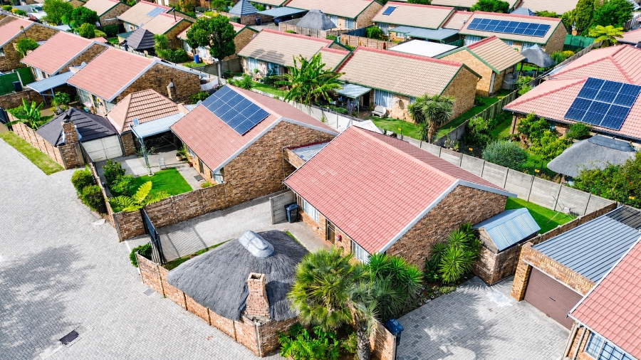 2 Bedroom Property for Sale in Pierre Van Ryneveld Gauteng