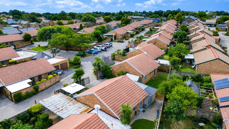 2 Bedroom Property for Sale in Pierre Van Ryneveld Gauteng