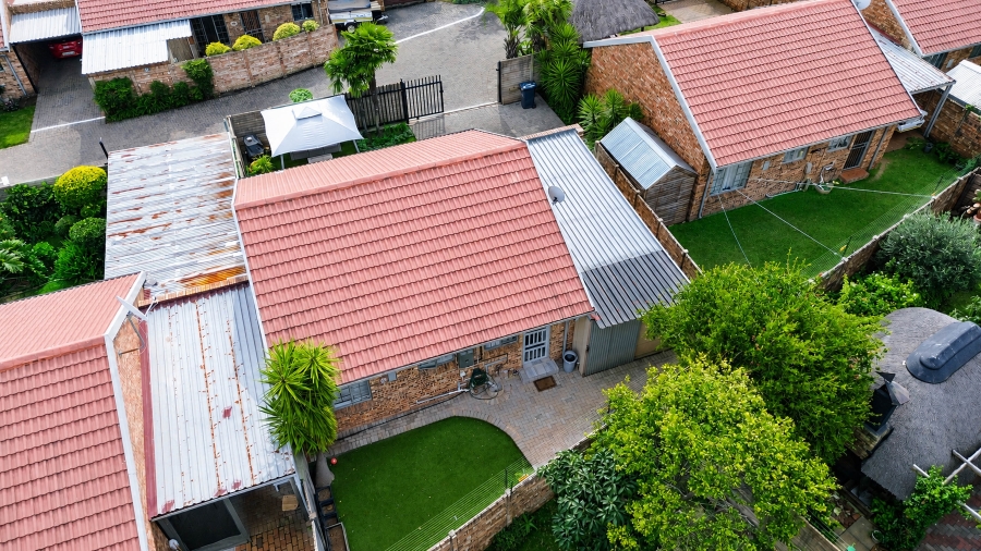2 Bedroom Property for Sale in Pierre Van Ryneveld Gauteng