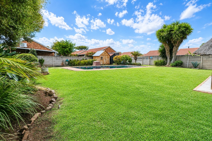 2 Bedroom Property for Sale in Pierre Van Ryneveld Gauteng