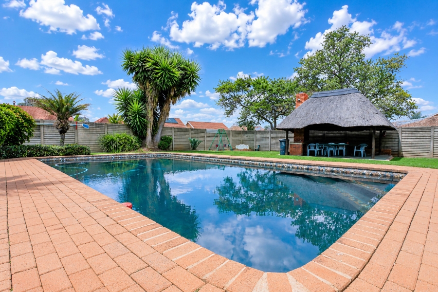 2 Bedroom Property for Sale in Pierre Van Ryneveld Gauteng
