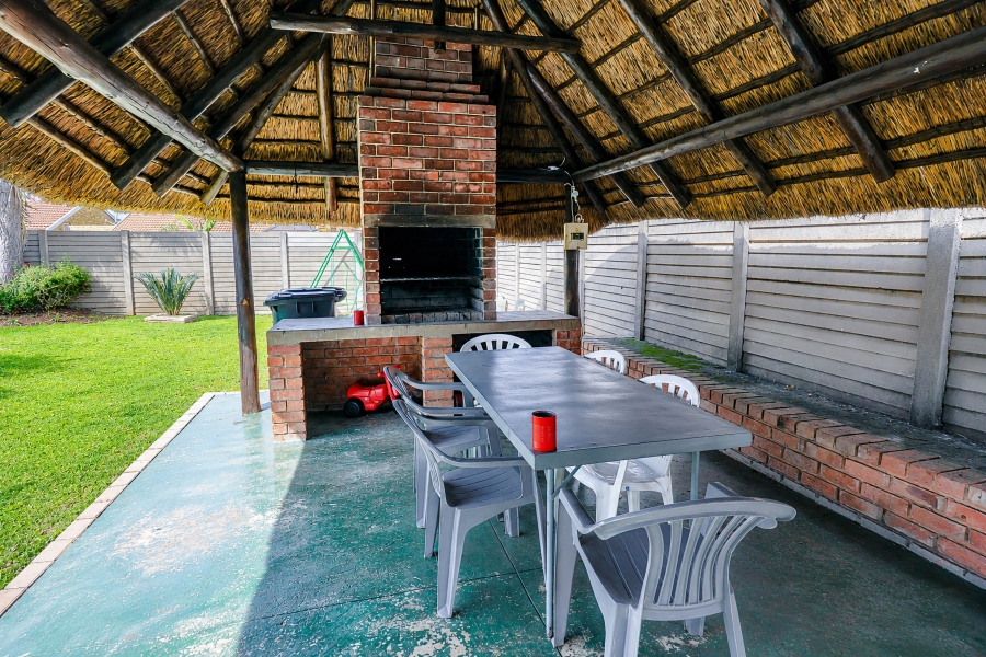 2 Bedroom Property for Sale in Pierre Van Ryneveld Gauteng