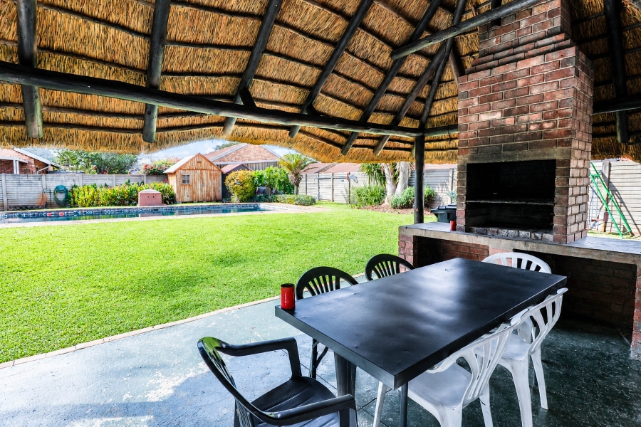 2 Bedroom Property for Sale in Pierre Van Ryneveld Gauteng