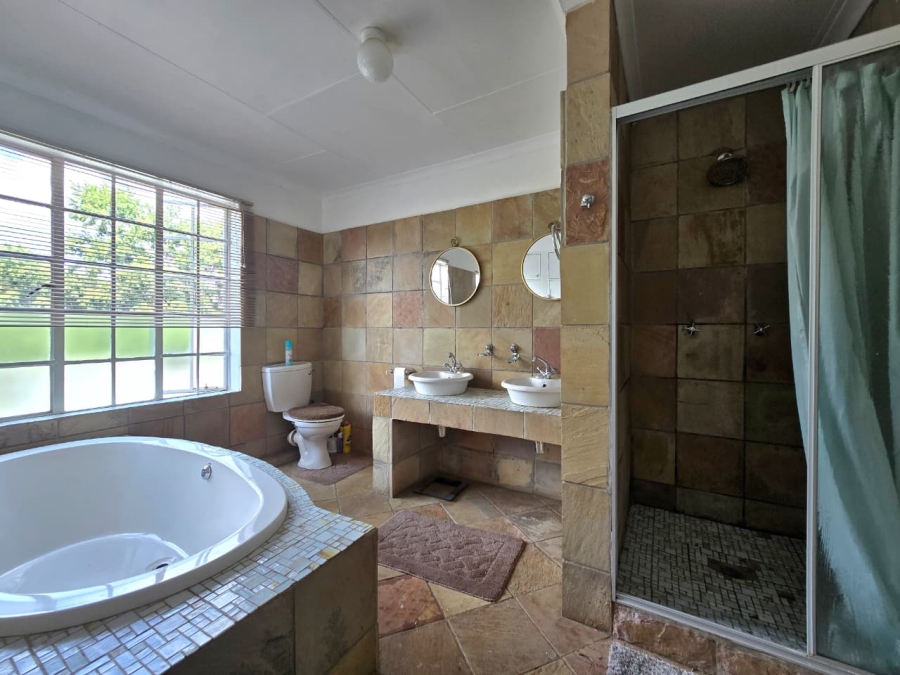 5 Bedroom Property for Sale in Drumblade A H Gauteng