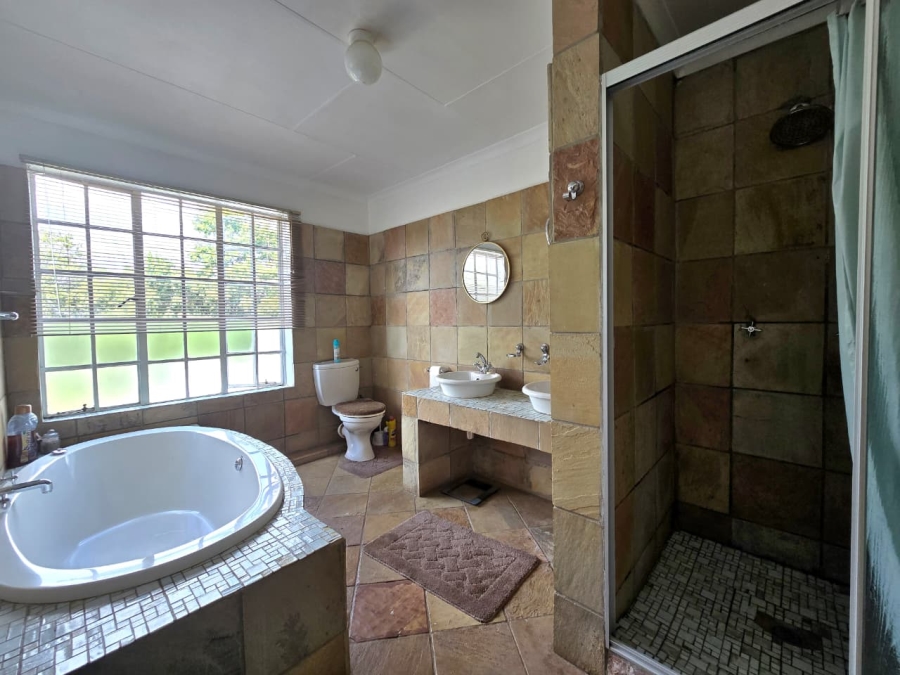 5 Bedroom Property for Sale in Drumblade A H Gauteng