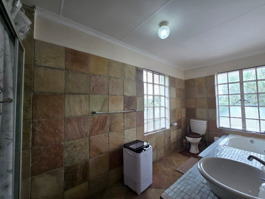 5 Bedroom Property for Sale in Drumblade A H Gauteng