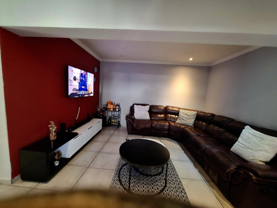 3 Bedroom Property for Sale in Sonneveld Gauteng
