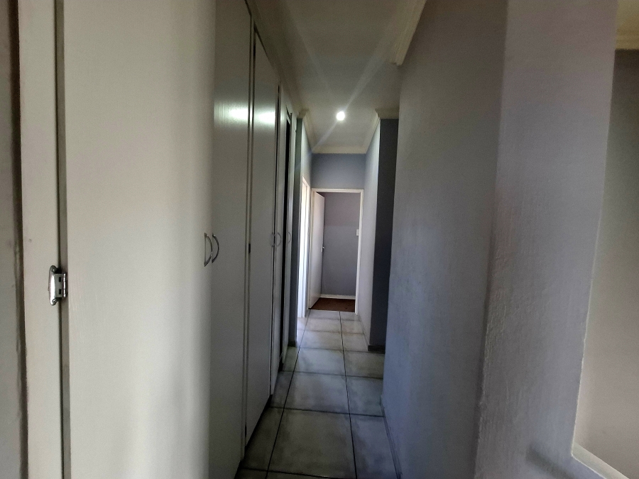 3 Bedroom Property for Sale in Sonneveld Gauteng
