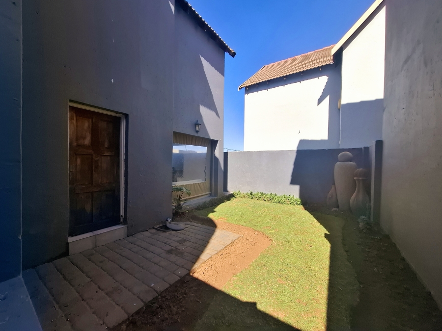 3 Bedroom Property for Sale in Sonneveld Gauteng