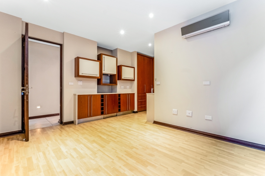To Let 5 Bedroom Property for Rent in Benmore Gardens Gauteng