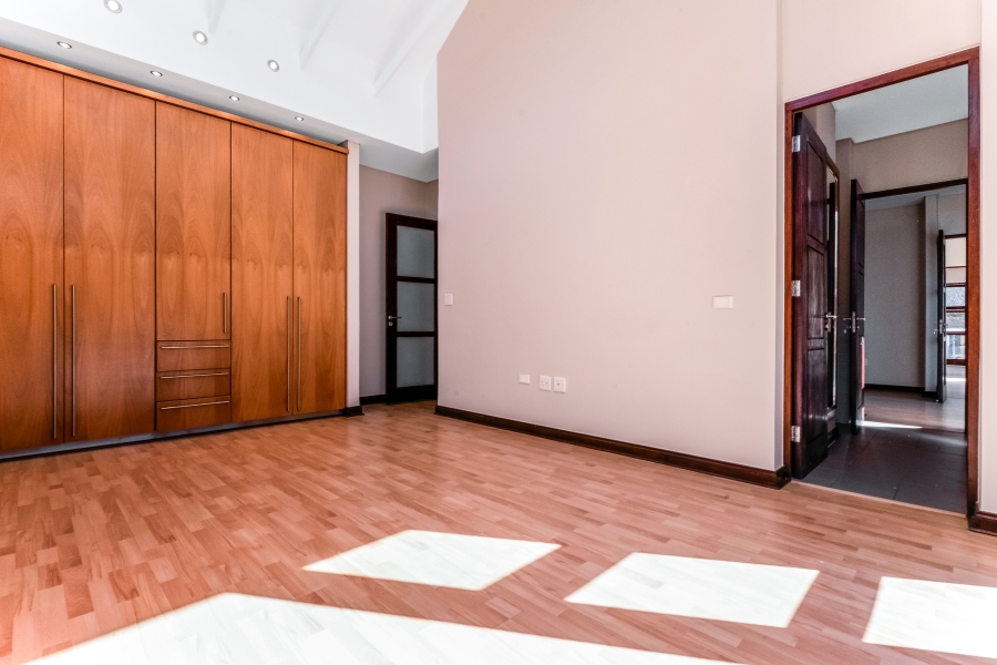 To Let 5 Bedroom Property for Rent in Benmore Gardens Gauteng
