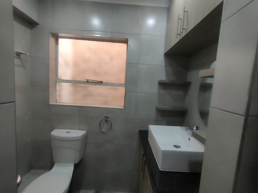 To Let 1 Bedroom Property for Rent in Linden Gauteng