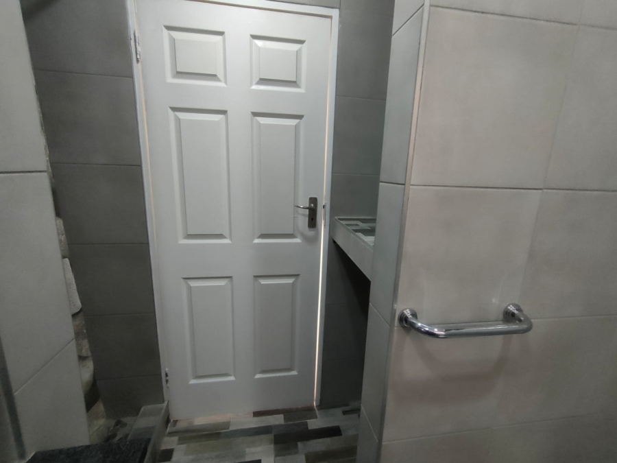 To Let 1 Bedroom Property for Rent in Linden Gauteng