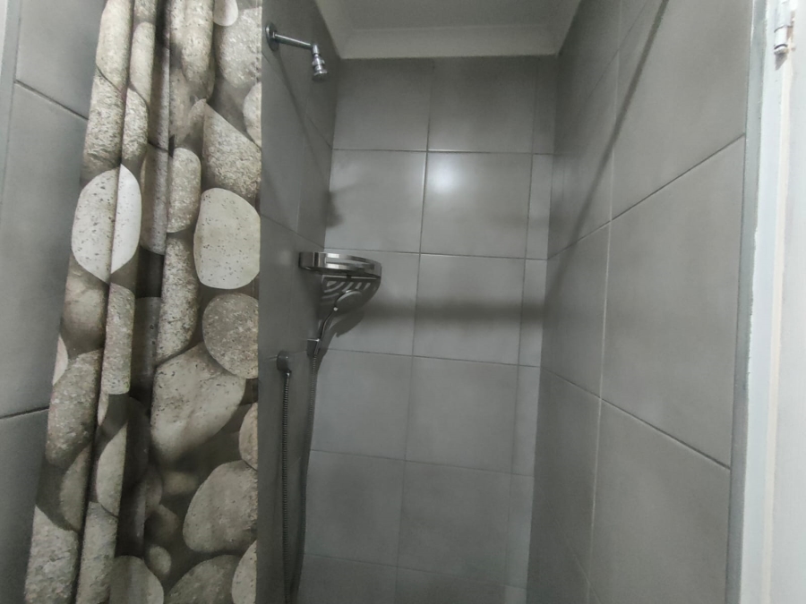 To Let 1 Bedroom Property for Rent in Linden Gauteng