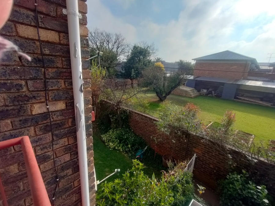 To Let 1 Bedroom Property for Rent in Linden Gauteng