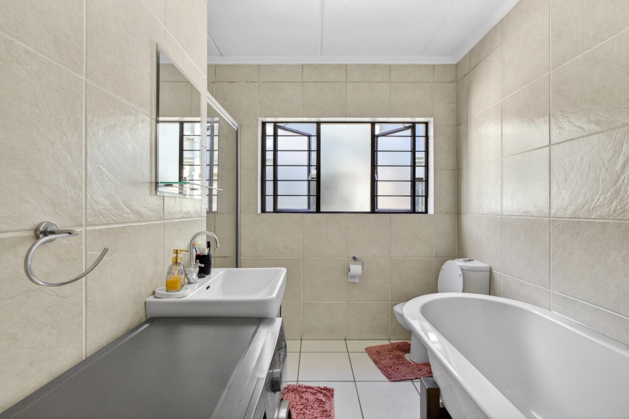 2 Bedroom Property for Sale in Sunninghill Gauteng