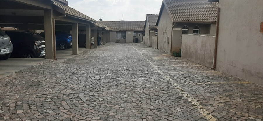 2 Bedroom Property for Sale in Birchleigh Gauteng