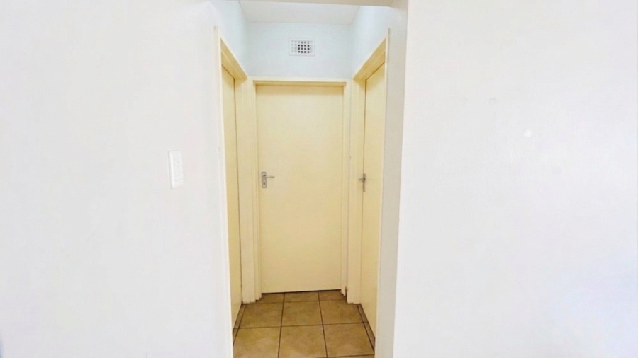2 Bedroom Property for Sale in Olifantsvlei Gauteng