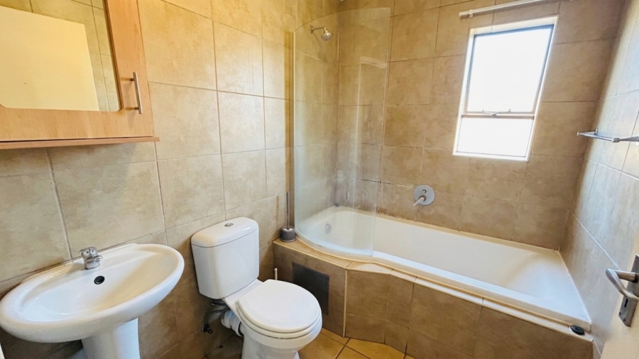 2 Bedroom Property for Sale in Olifantsvlei Gauteng