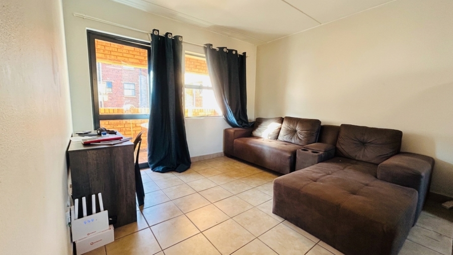 2 Bedroom Property for Sale in Olifantsvlei Gauteng