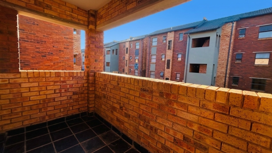 2 Bedroom Property for Sale in Olifantsvlei Gauteng