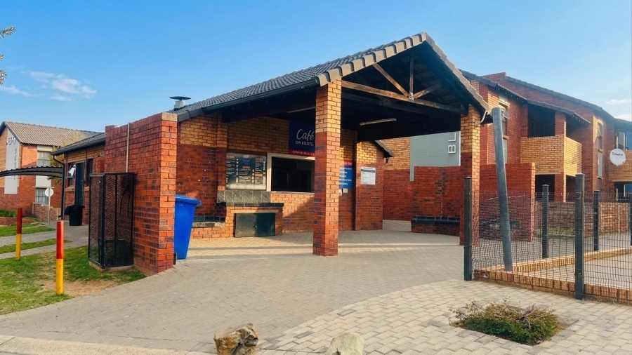 2 Bedroom Property for Sale in Olifantsvlei Gauteng