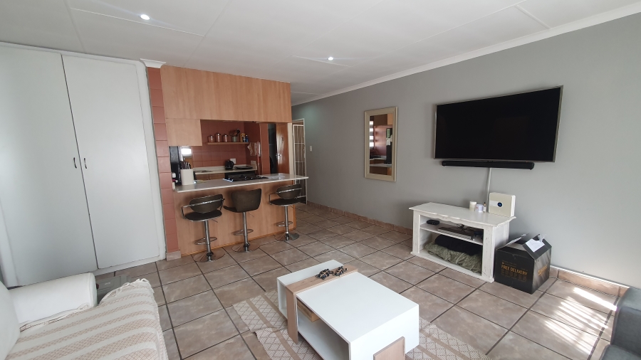 2 Bedroom Property for Sale in Verwoerdpark Gauteng