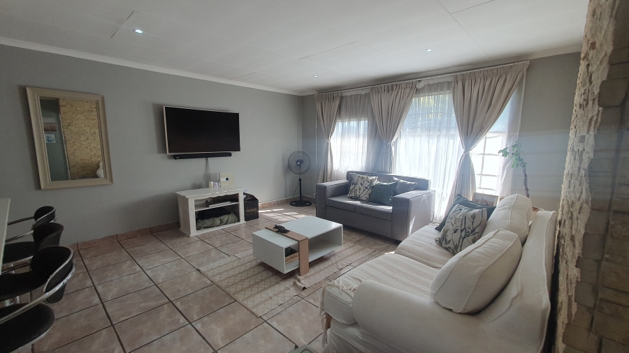2 Bedroom Property for Sale in Verwoerdpark Gauteng