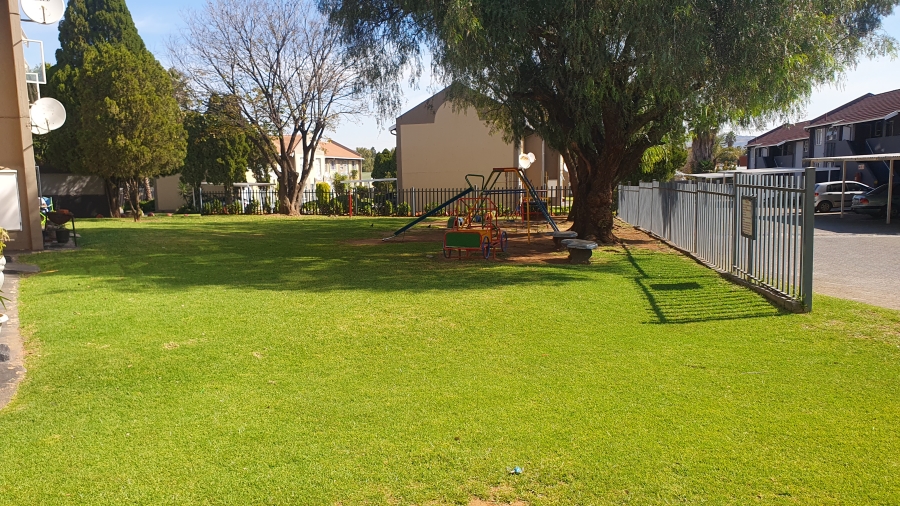 2 Bedroom Property for Sale in Verwoerdpark Gauteng