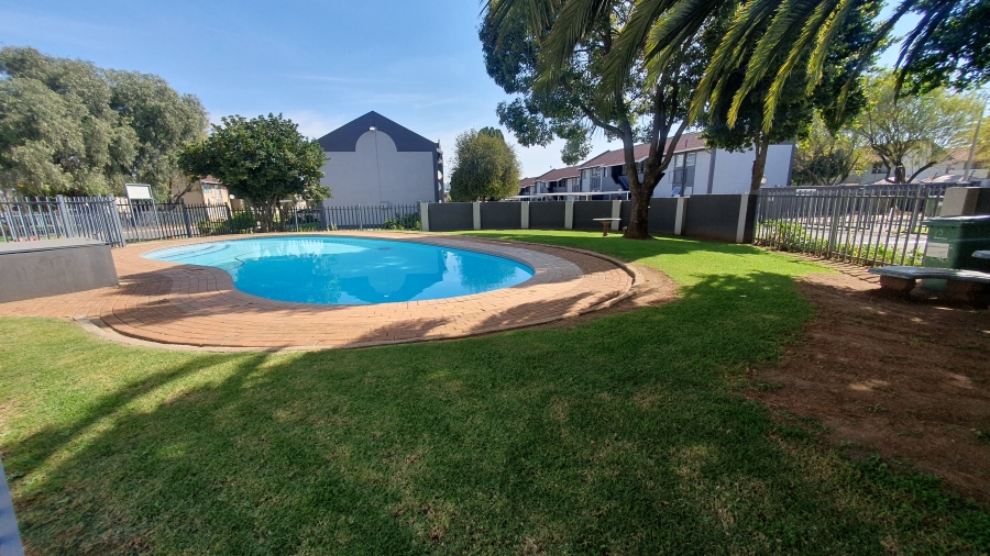 2 Bedroom Property for Sale in Verwoerdpark Gauteng