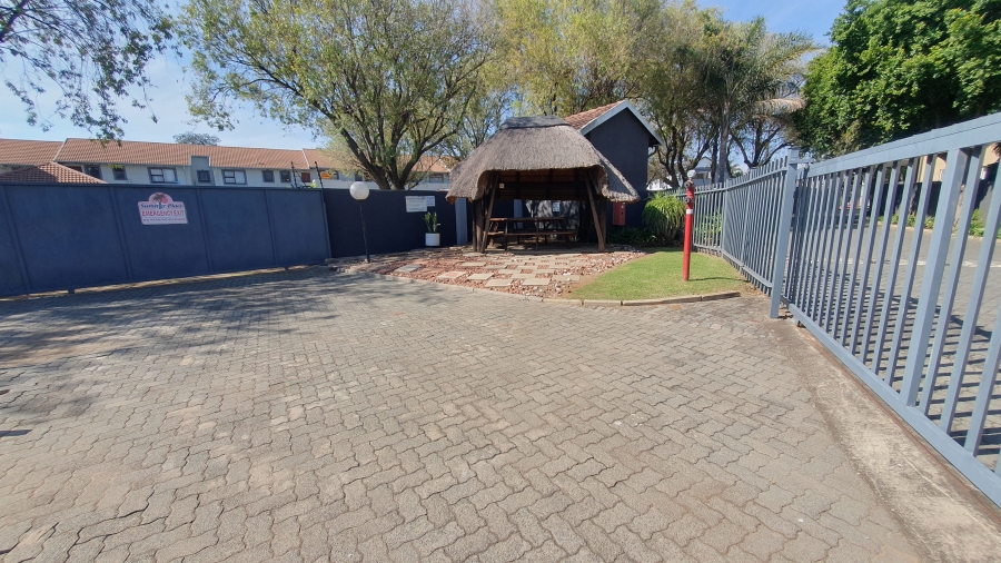 2 Bedroom Property for Sale in Verwoerdpark Gauteng