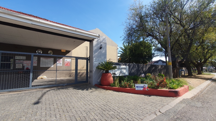 2 Bedroom Property for Sale in Verwoerdpark Gauteng