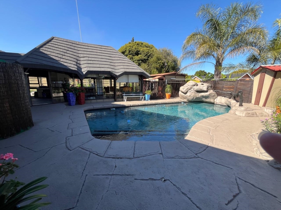 3 Bedroom Property for Sale in Verwoerdpark Gauteng