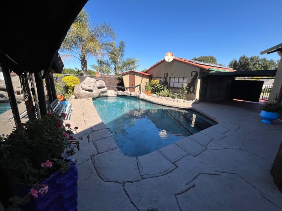 3 Bedroom Property for Sale in Verwoerdpark Gauteng