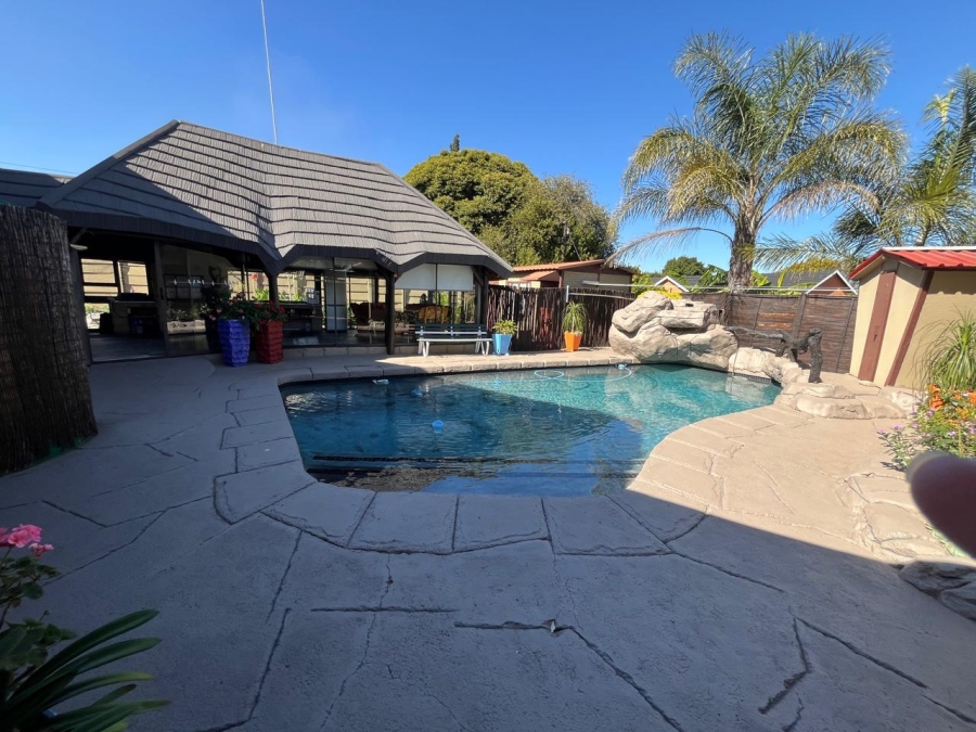 3 Bedroom Property for Sale in Verwoerdpark Gauteng