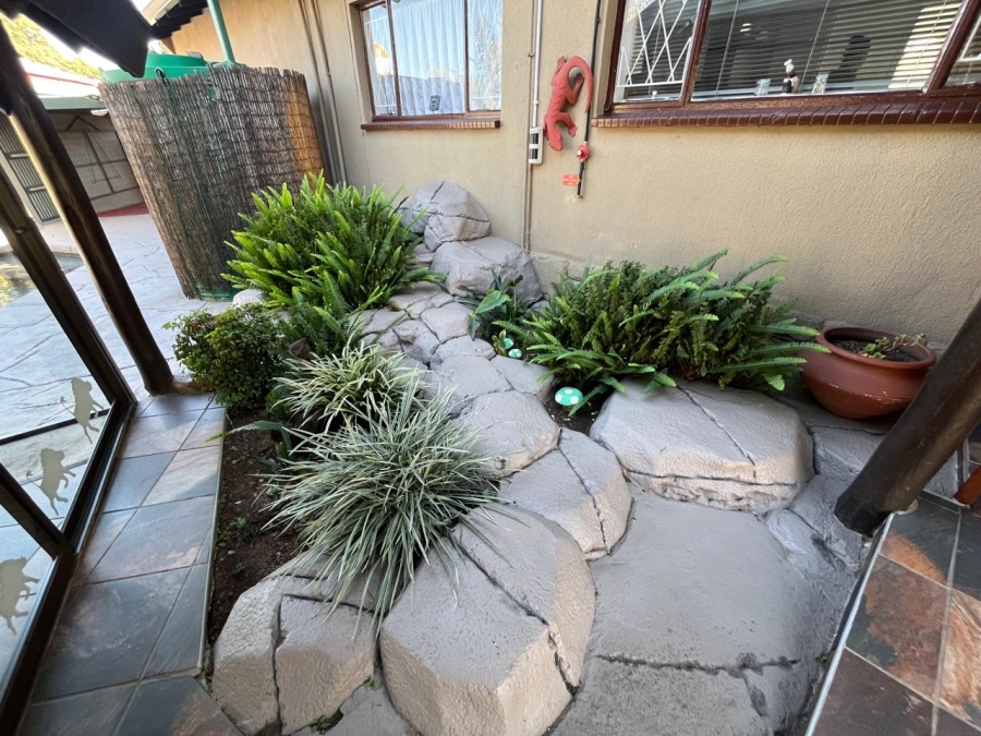 3 Bedroom Property for Sale in Verwoerdpark Gauteng