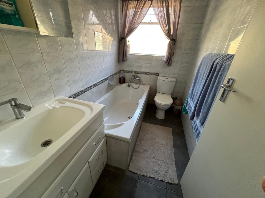 3 Bedroom Property for Sale in Verwoerdpark Gauteng